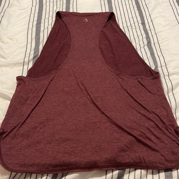Maroon medium workout tank - Picture 2 of 3